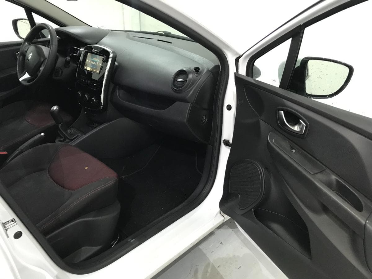 Renault Clio 1.5 DCI · Ano 2016 — image 27