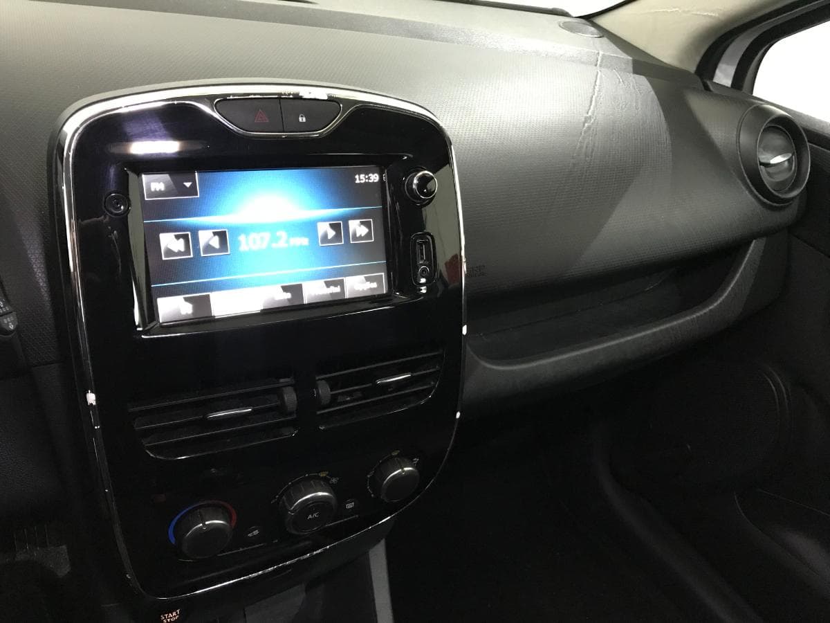Renault Clio 1.5 DCI · Ano 2016 — image 31