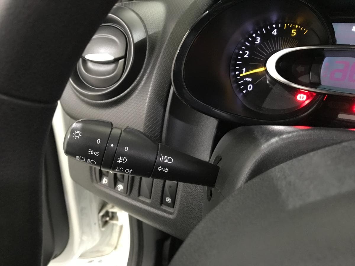 Renault Clio 1.5 DCI · Ano 2016 — image 33