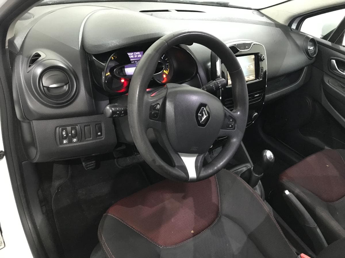 Renault Clio 1.5 DCI · Ano 2016 — image 34