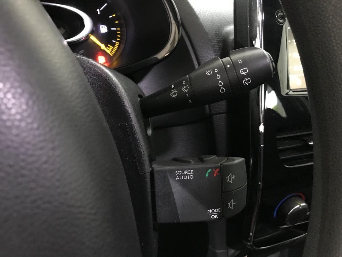Renault Clio 1.5 DCI · Ano 2016 — image 37