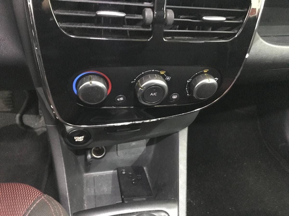 Renault Clio 1.5 DCI · Ano 2016 — image 38