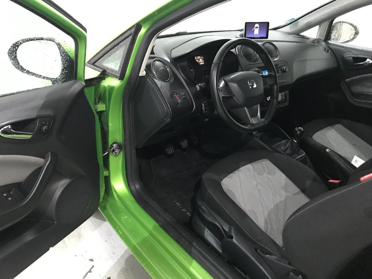 Seat Ibiza 1.2 TDI · Ano 2014 — image 17
