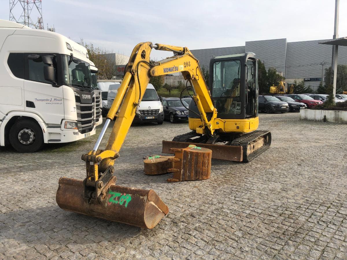Mini Giratória Komatsu PC50MR-8 — imagen 3