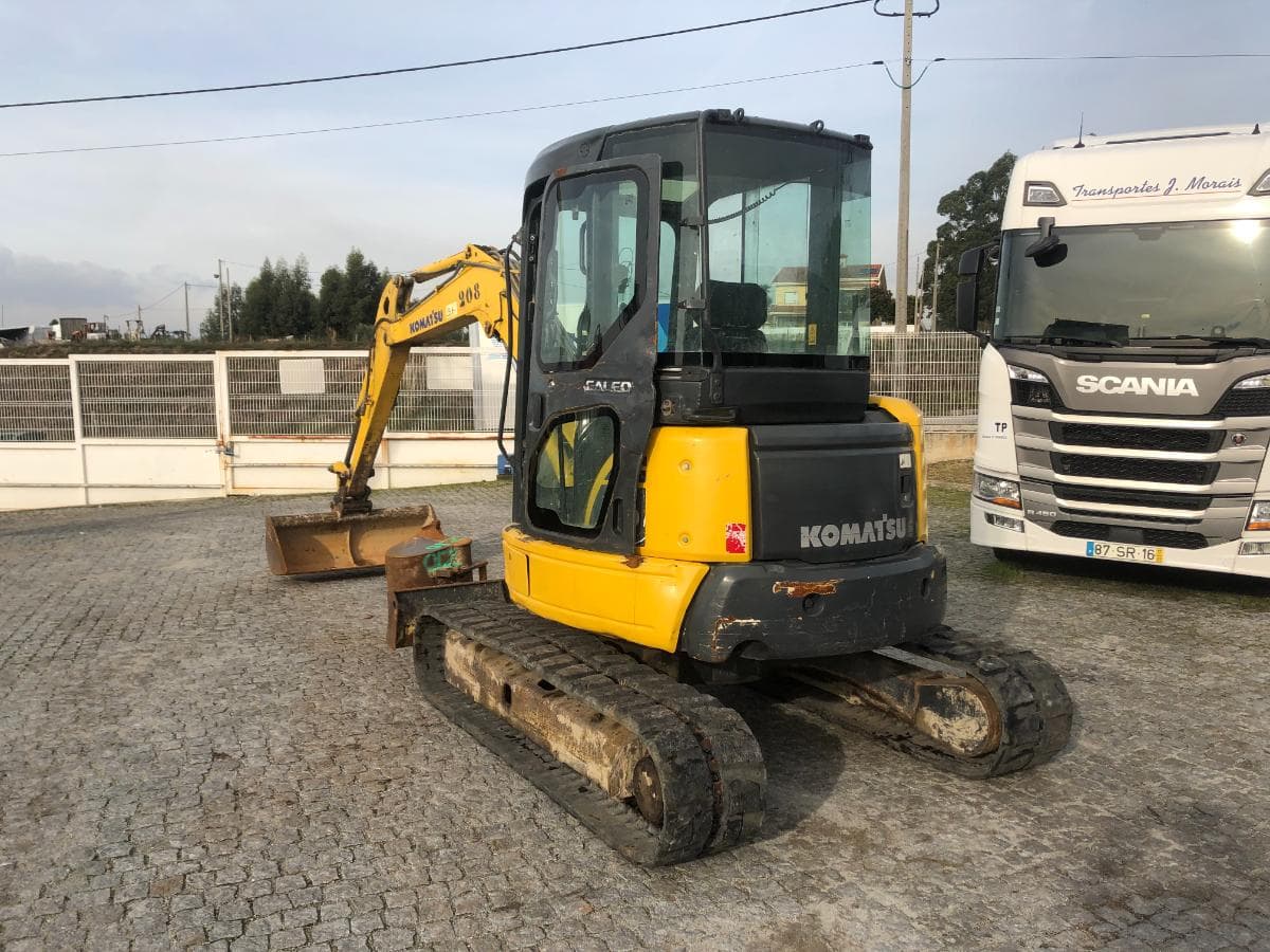 Mini Giratória Komatsu PC50MR-8 — imagen 4
