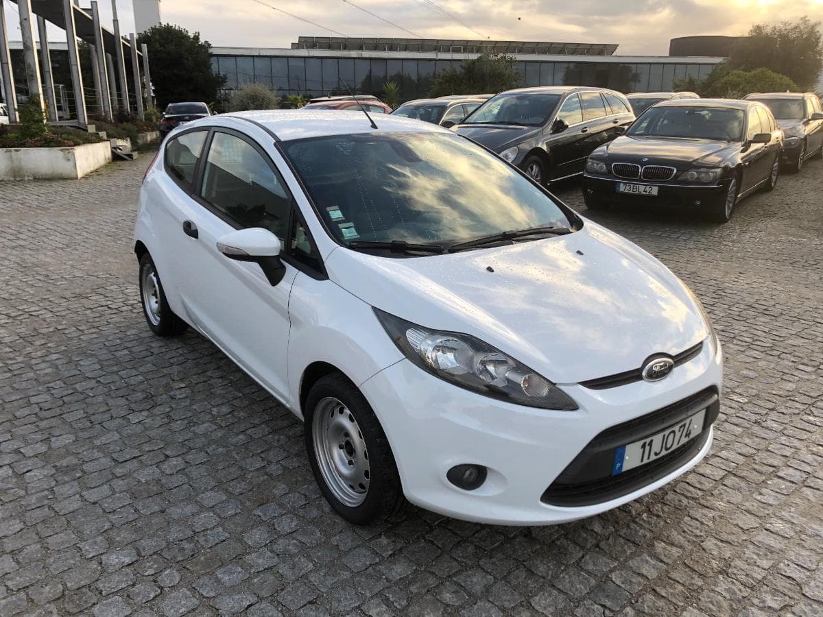 Ford Fiesta 1.4 TDCi · Ano 2010 — imagem 1