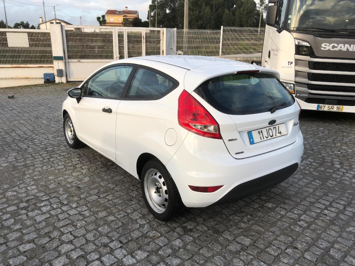 Ford Fiesta 1.4 TDCi · Ano 2010 — imagem 6