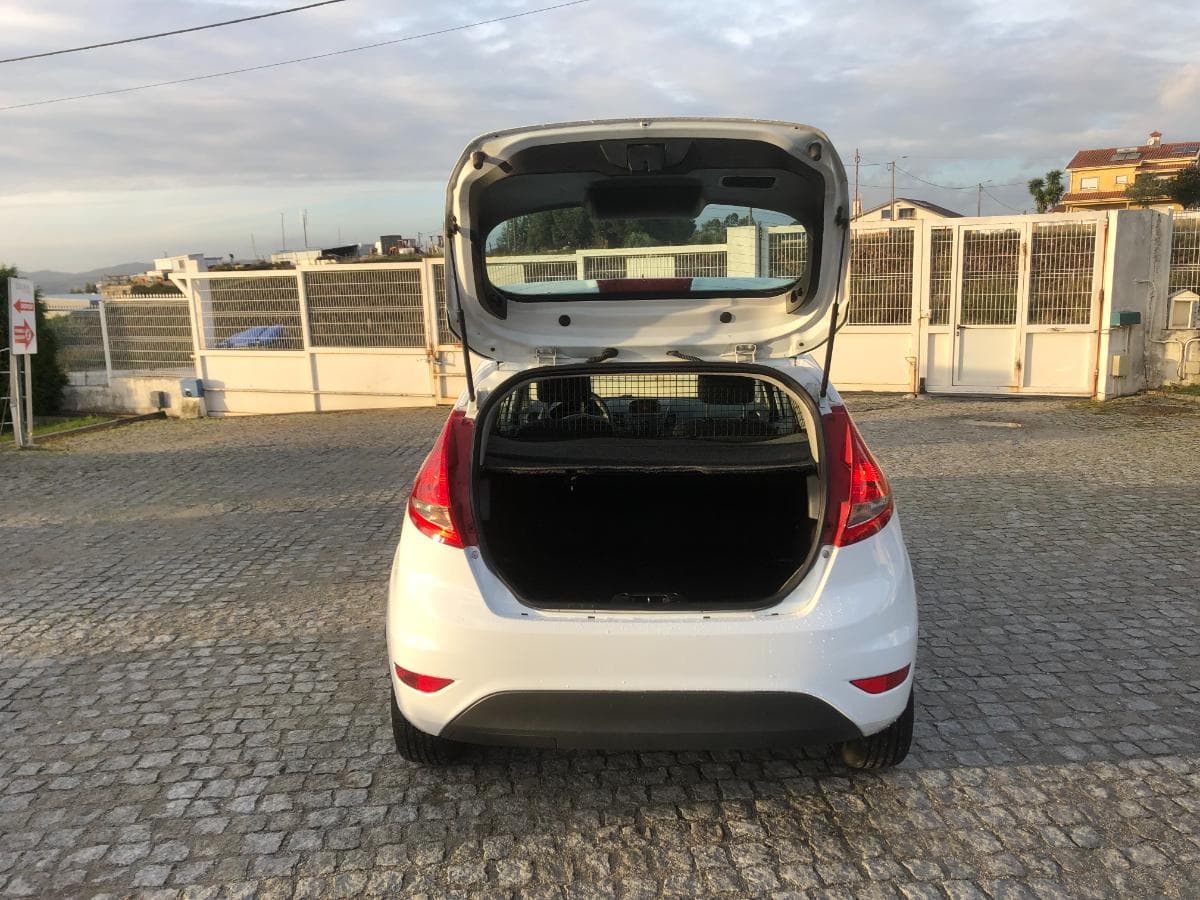 Ford Fiesta 1.4 TDCi · Ano 2010 — imagem 9