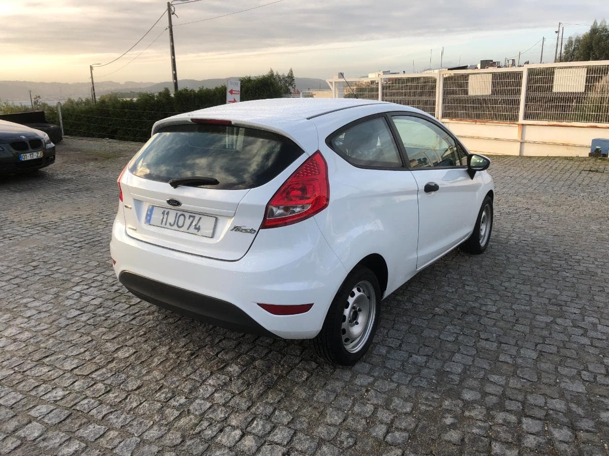 Ford Fiesta 1.4 TDCi · Ano 2010 — imagem 7