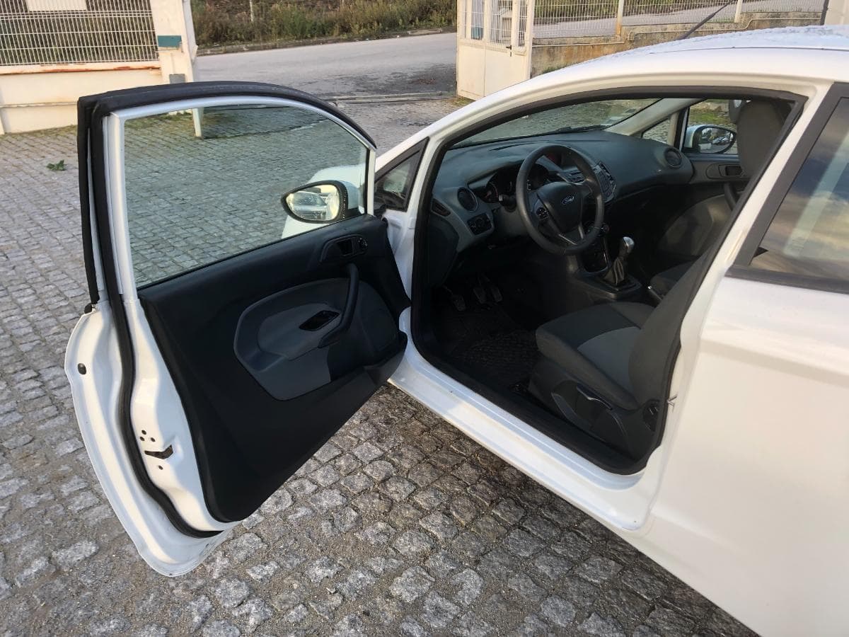 Ford Fiesta 1.4 TDCi · Ano 2010 — imagem 16