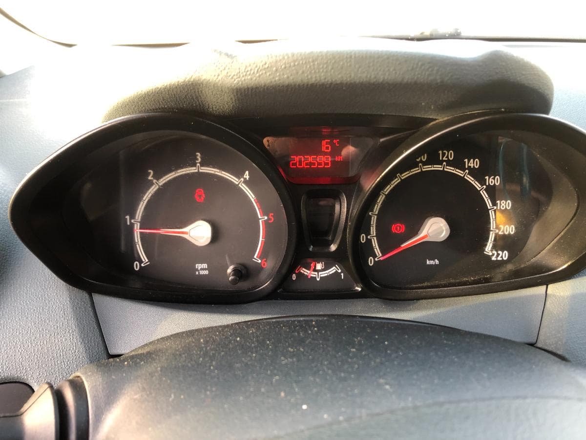 Ford Fiesta 1.4 TDCi · Ano 2010 — imagem 17