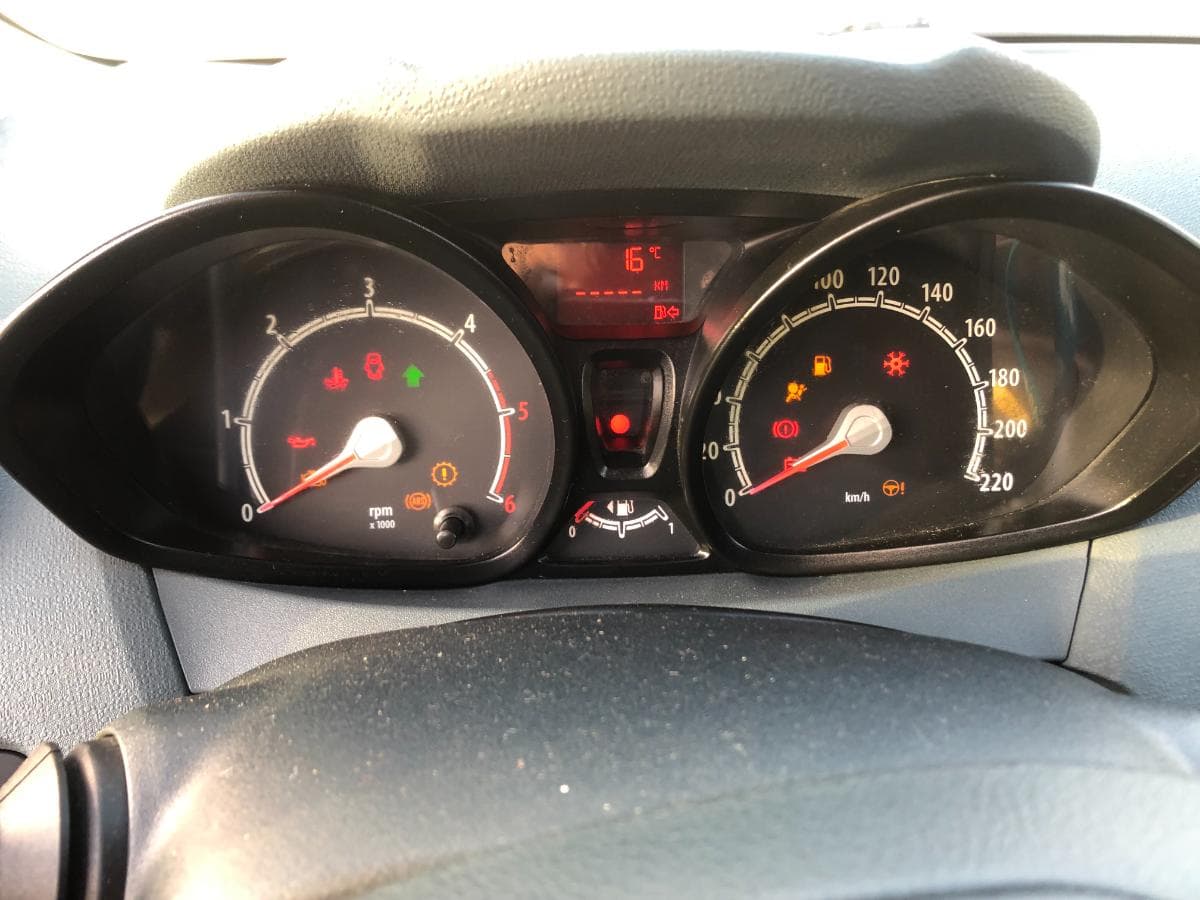 Ford Fiesta 1.4 TDCi · Ano 2010 — imagem 19