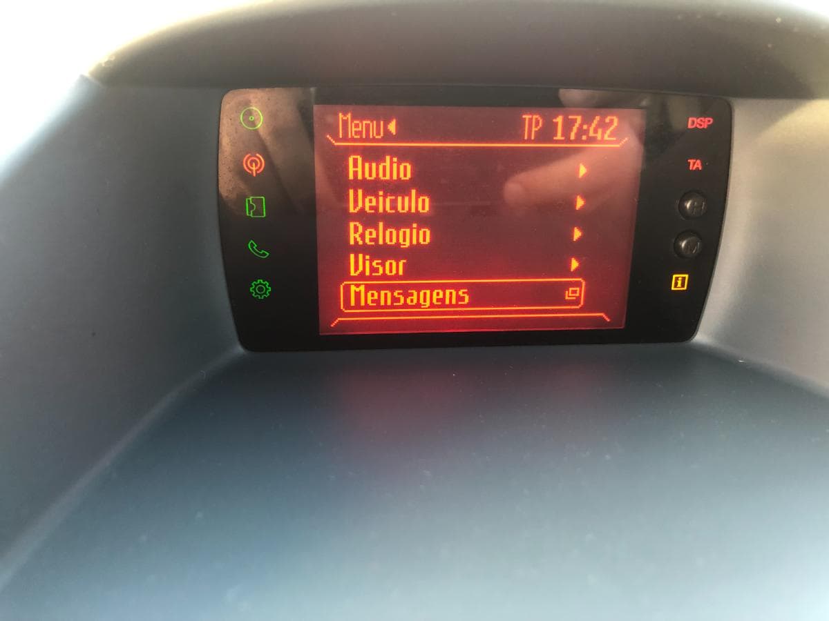 Ford Fiesta 1.4 TDCi · Ano 2010 — imagem 25