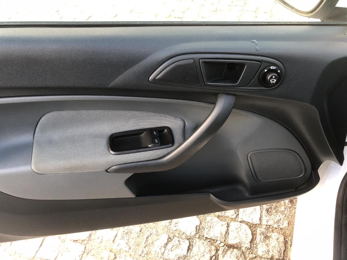 Ford Fiesta 1.4 TDCi · Ano 2010 — imagem 28