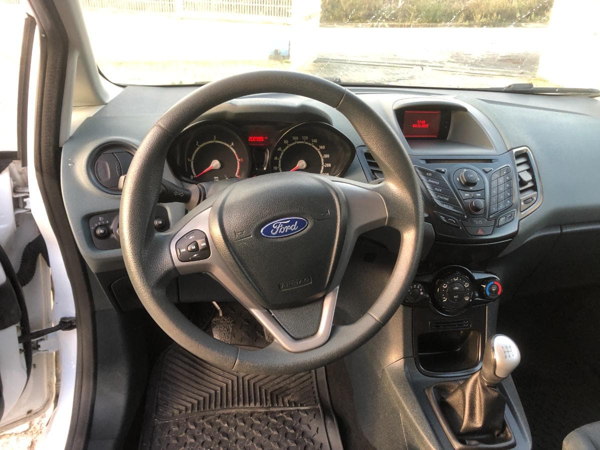 Ford Fiesta 1.4 TDCi · Ano 2010 — imagem 29