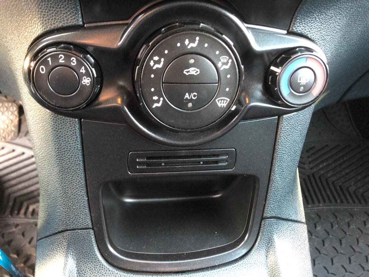 Ford Fiesta 1.4 TDCi · Ano 2010 — imagem 31