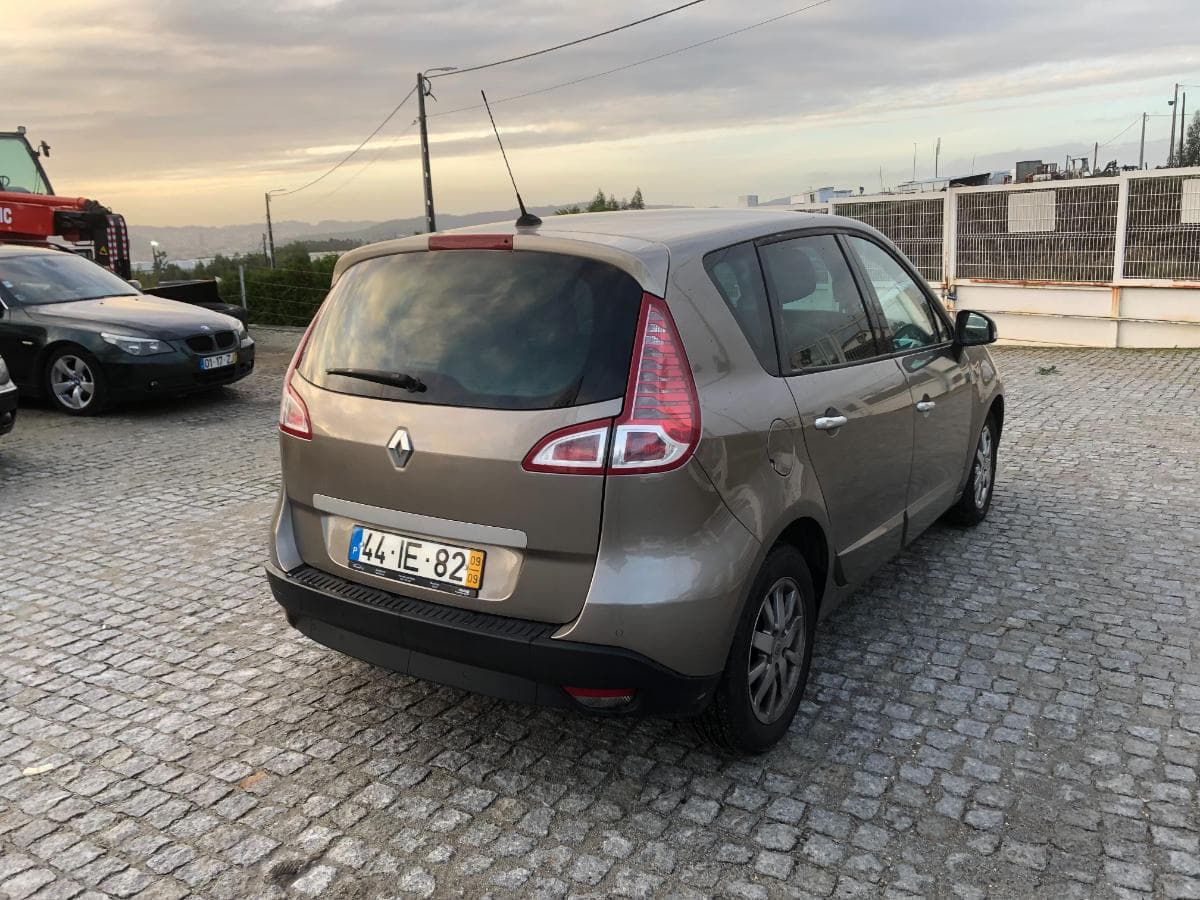 Renault Scénic 1.5DCI · Ano 2009 — image 4