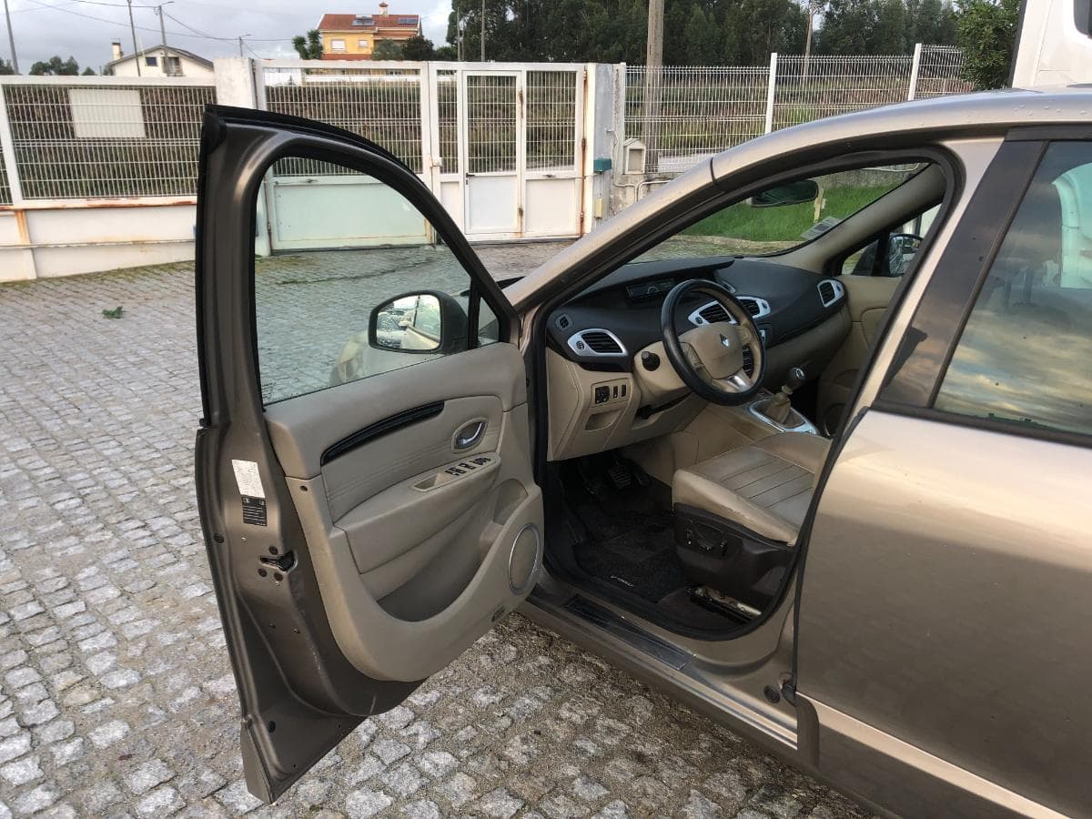 Renault Scénic 1.5DCI · Ano 2009 — image 16