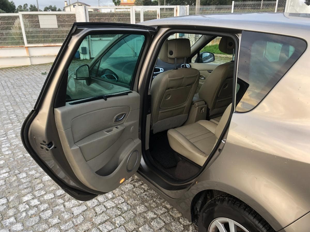 Renault Scénic 1.5DCI · Ano 2009 — image 19