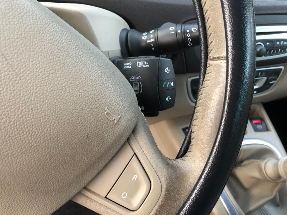 Renault Scénic 1.5DCI · Ano 2009 — image 29