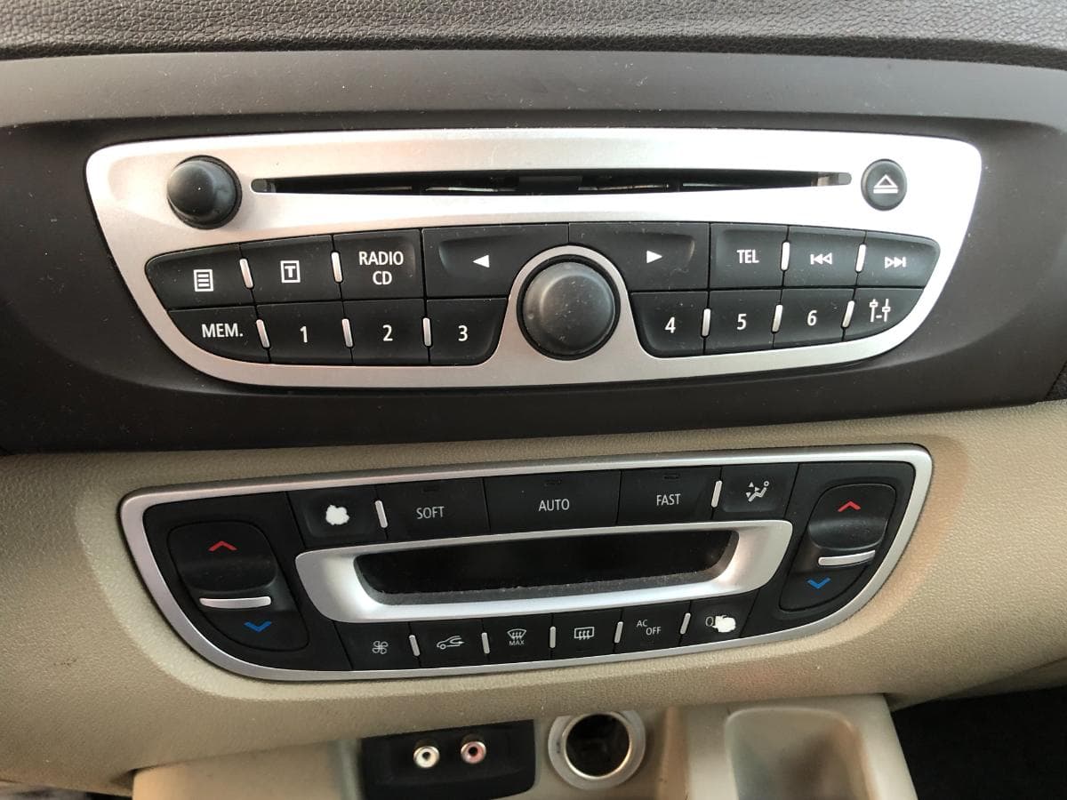Renault Scénic 1.5DCI · Ano 2009 — image 30