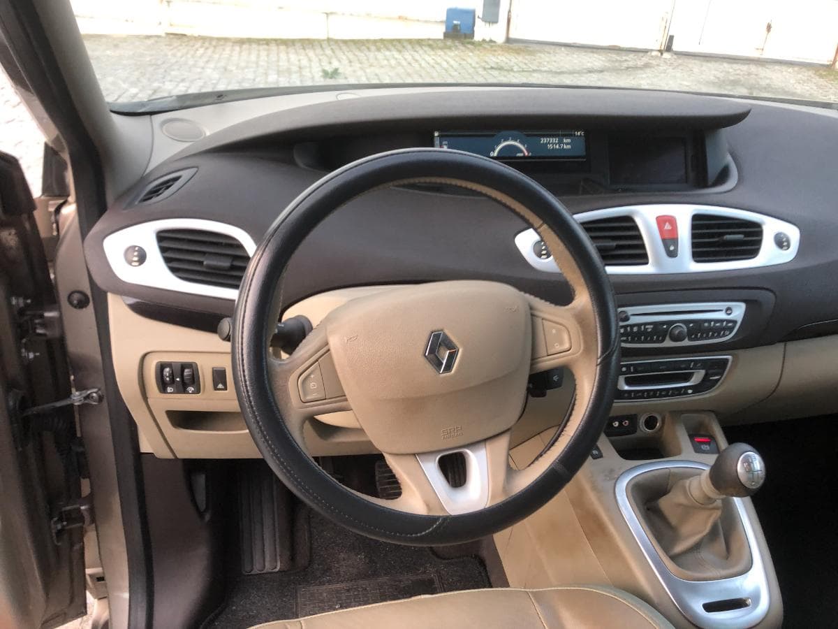 Renault Scénic 1.5DCI · Ano 2009 — image 33