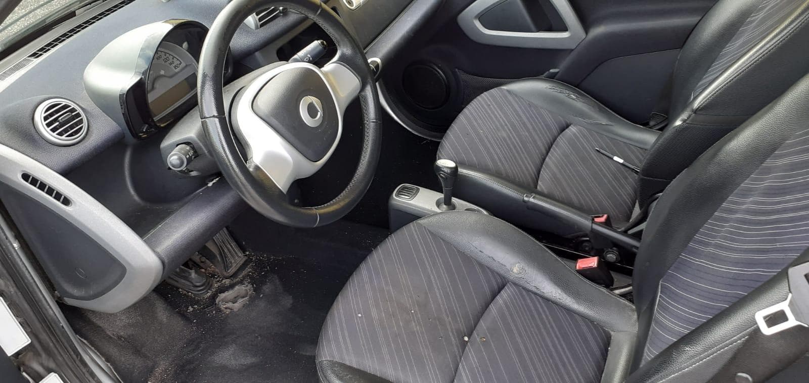 Smart Fortwo Coupé 0.8CDI · Ano 2011 — imagem 11