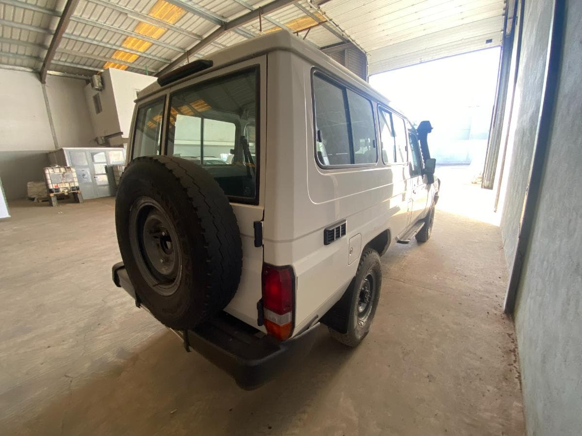 Toyota Land Cruiser (4x4) · — imagem 6