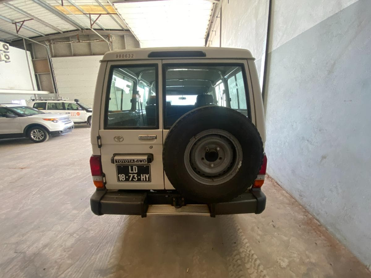 Toyota Land Cruiser (4x4) · — imagem 7
