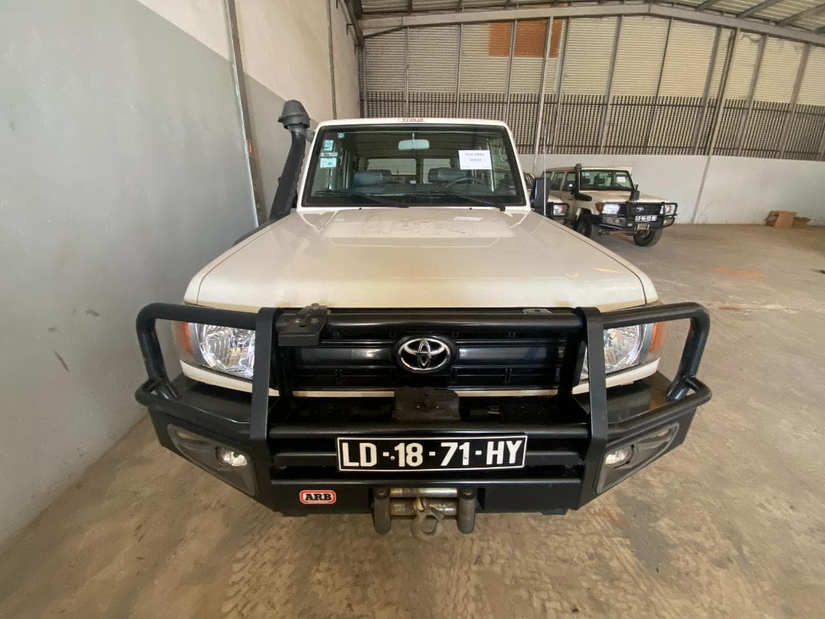 Toyota Land Cruiser (4x4) · — imagen 9