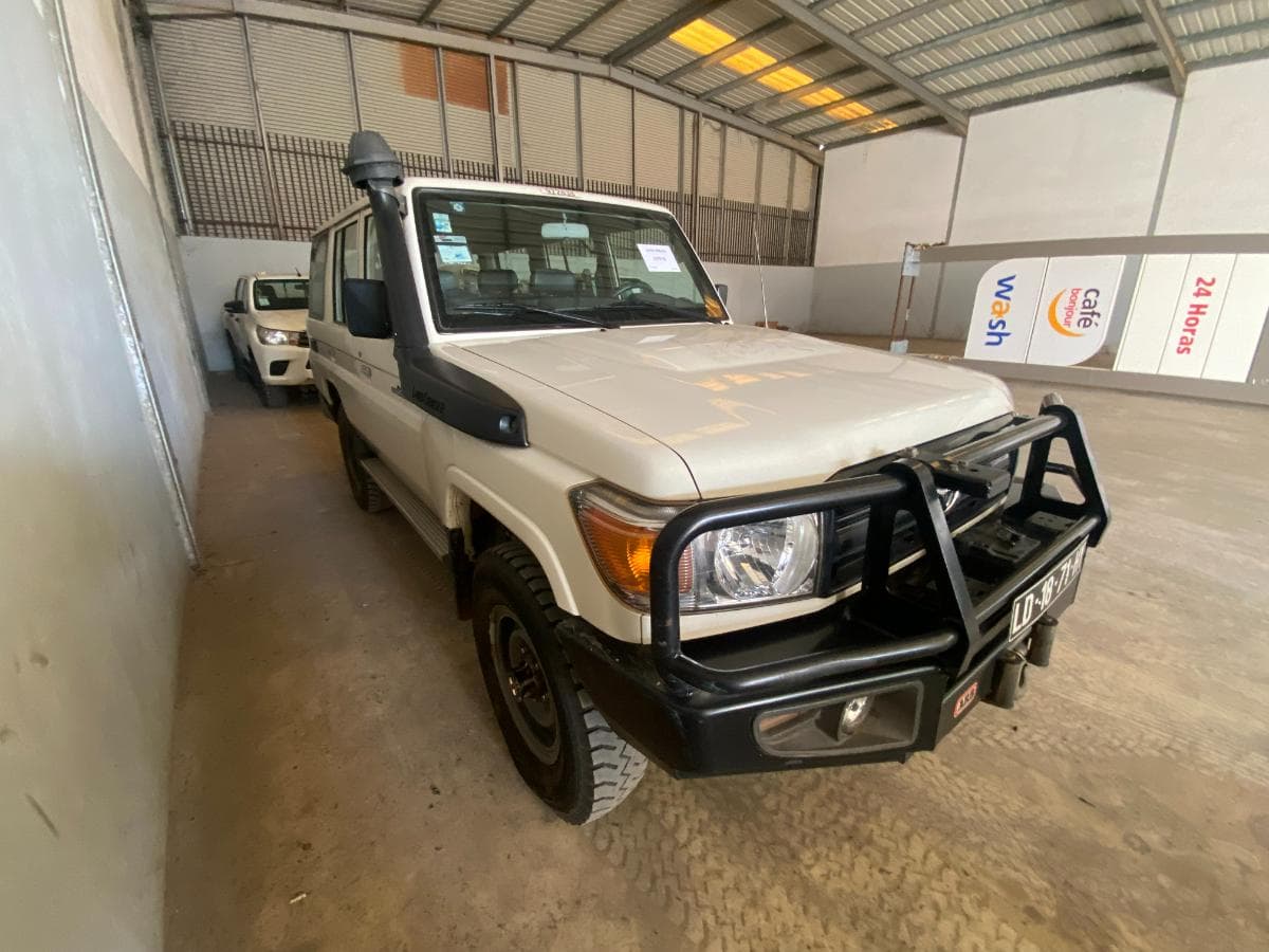 Toyota Land Cruiser (4x4) · — imagen 8