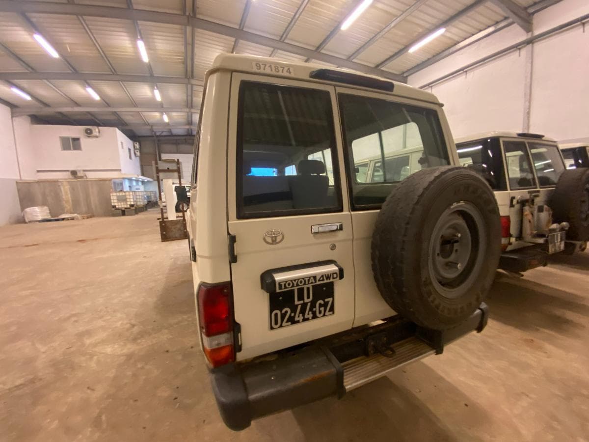 Toyota Land Cruiser (4x4) · — imagen 5