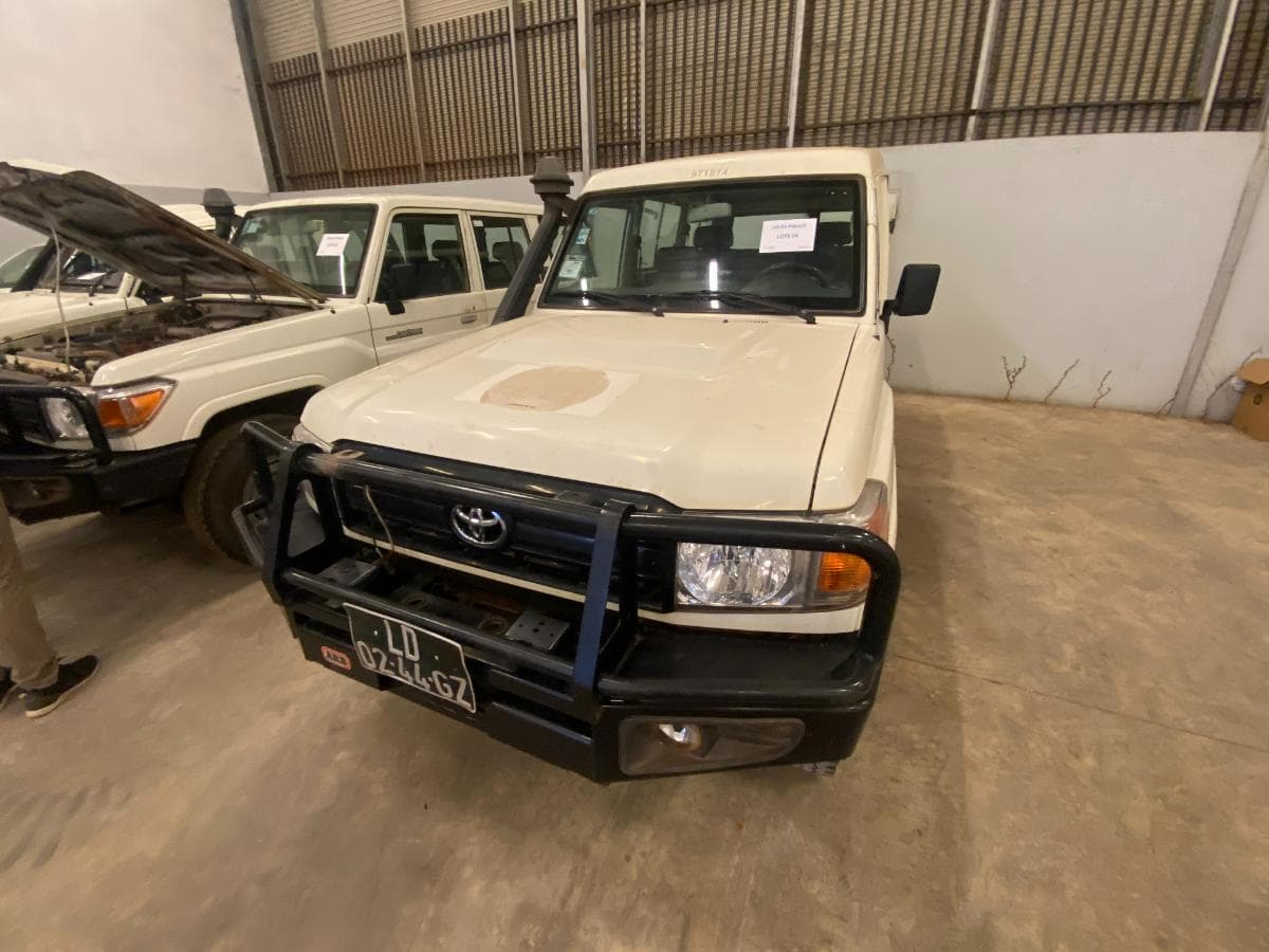Toyota Land Cruiser (4x4) · — imagen 2