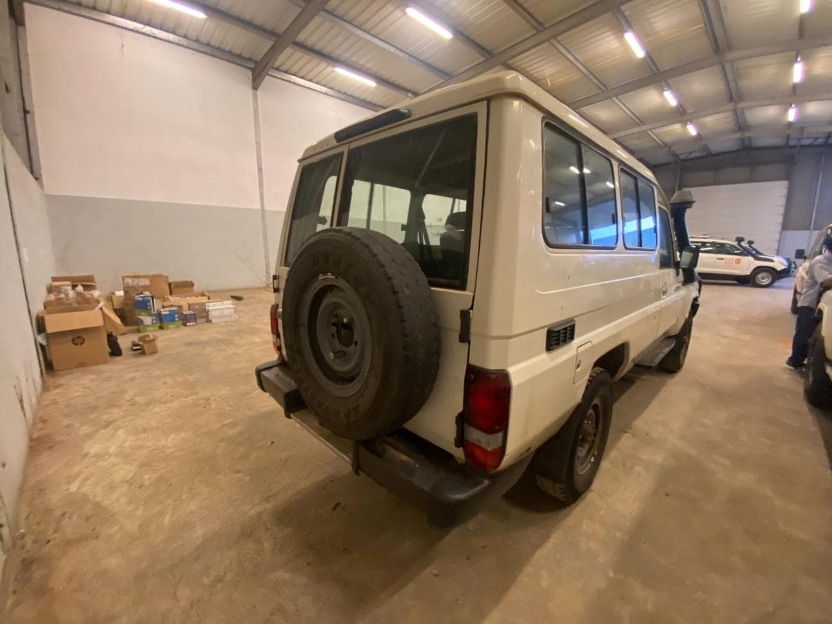 Toyota Land Cruiser (4x4) · — imagen 6
