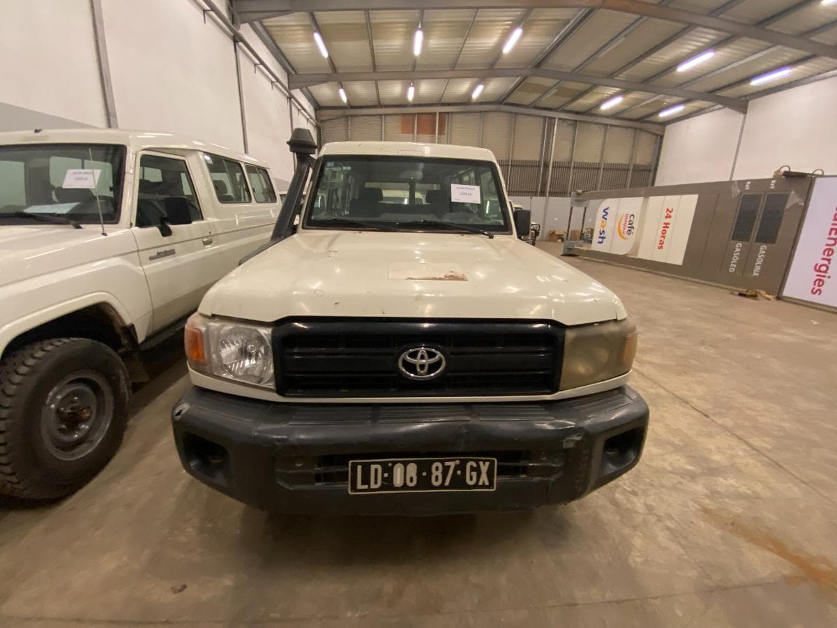 Toyota Land Cruiser (4x4) · — imagem 2