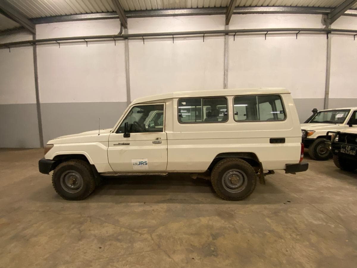 Toyota Land Cruiser (4x4) · — imagem 5