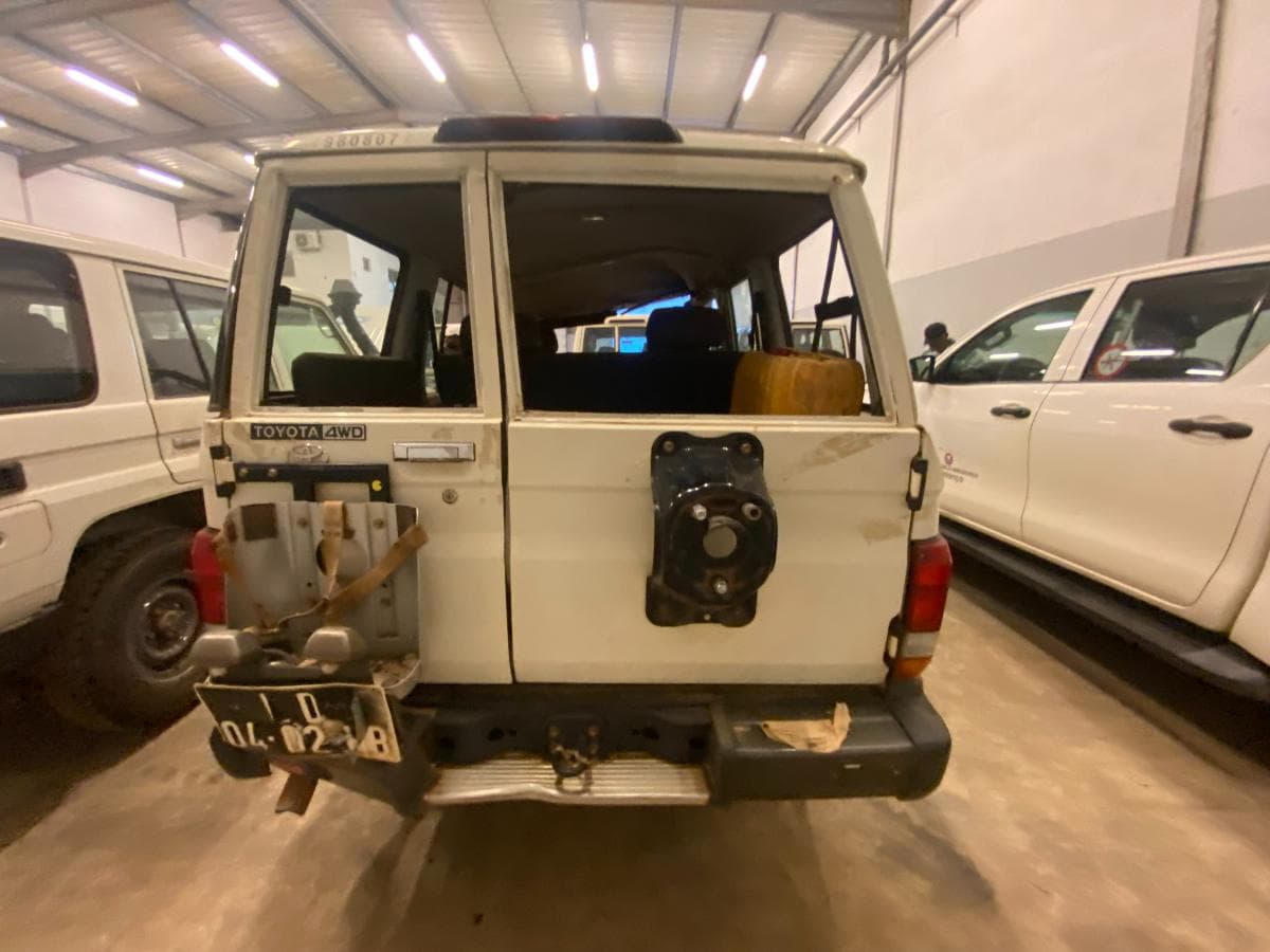 Toyota Land Cruiser (4x4) · — image 5
