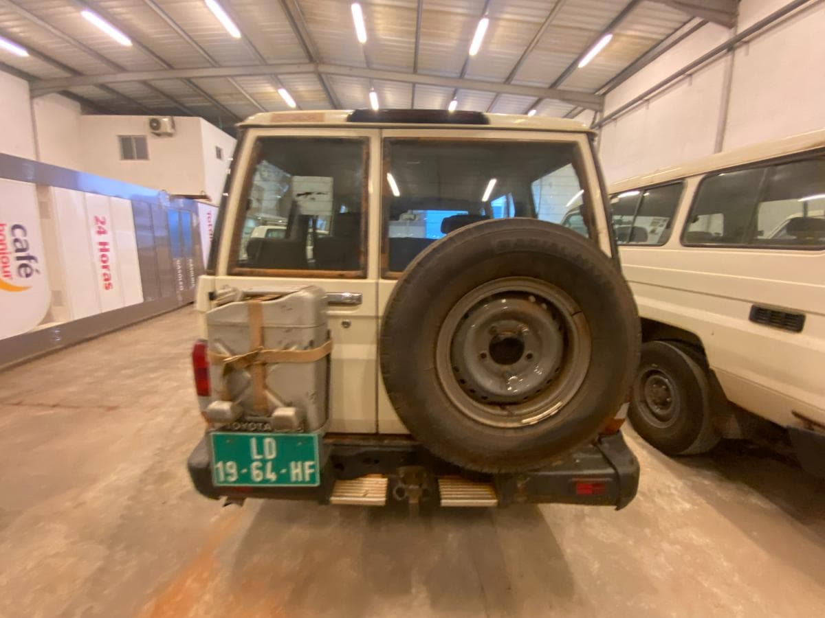 Toyota Land Cruiser (4x4) · — image 5