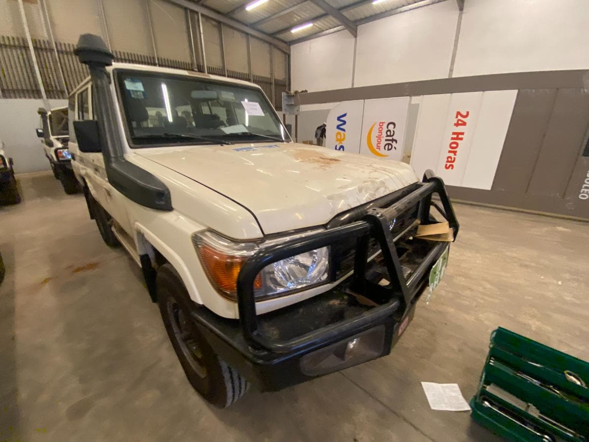 Toyota Land Cruiser (4x4) · — image 6
