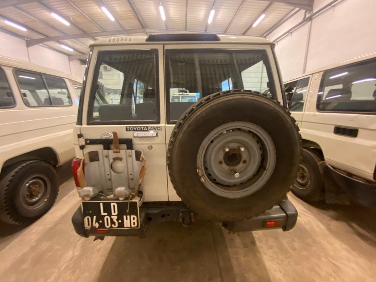 Toyota Land Cruiser (4x4) · — imagen 2