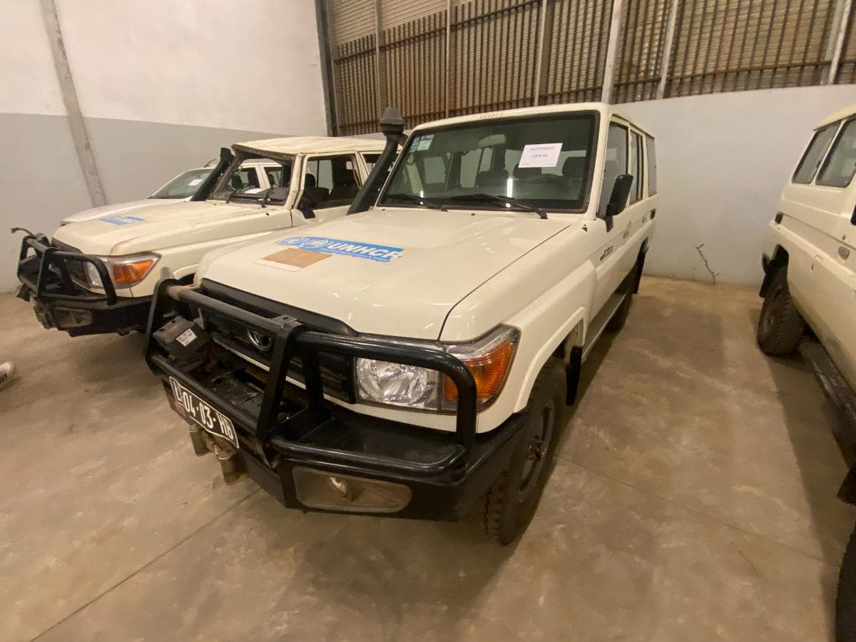 Toyota Land Cruiser (4x4) · — imagen 7