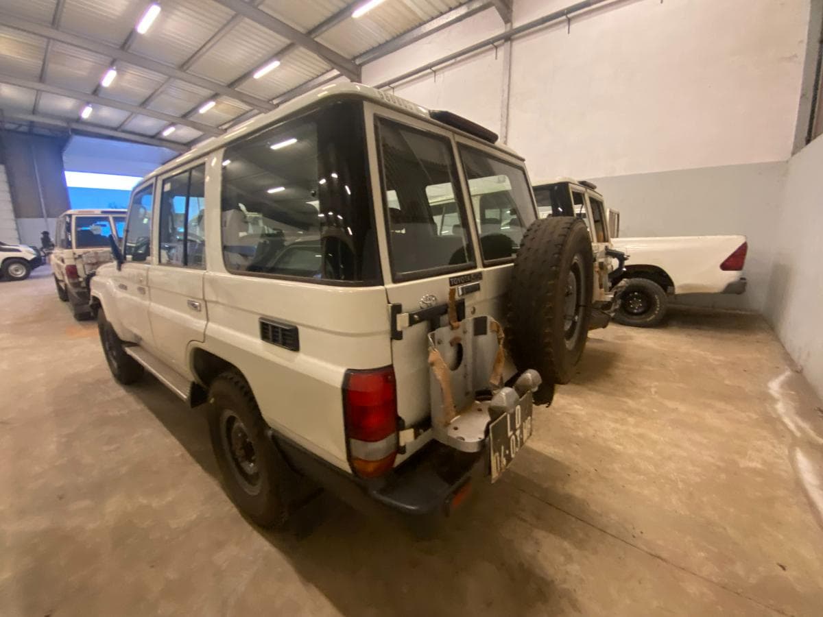 Toyota Land Cruiser (4x4) · — imagen 3