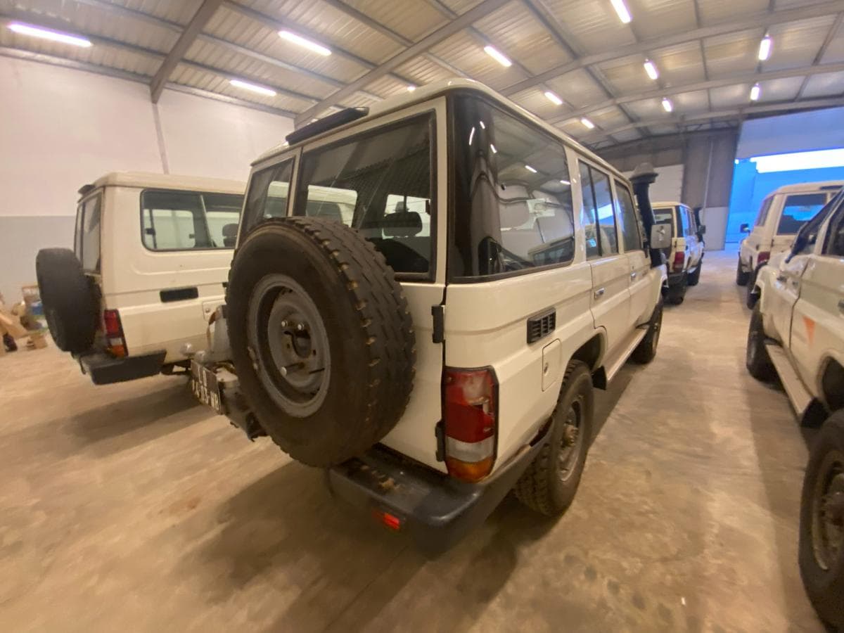 Toyota Land Cruiser (4x4) · — imagen 4