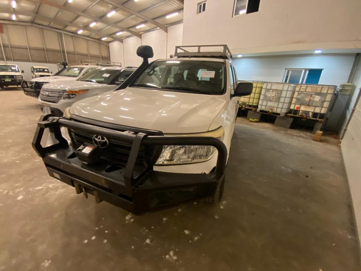 Veículo Toyota Land Cruiser · — imagen 1