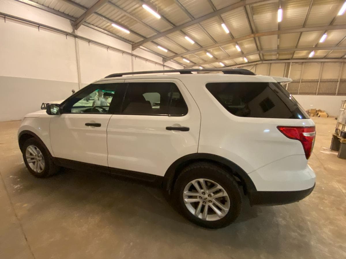 Veículo Ford Explorer · — image 4