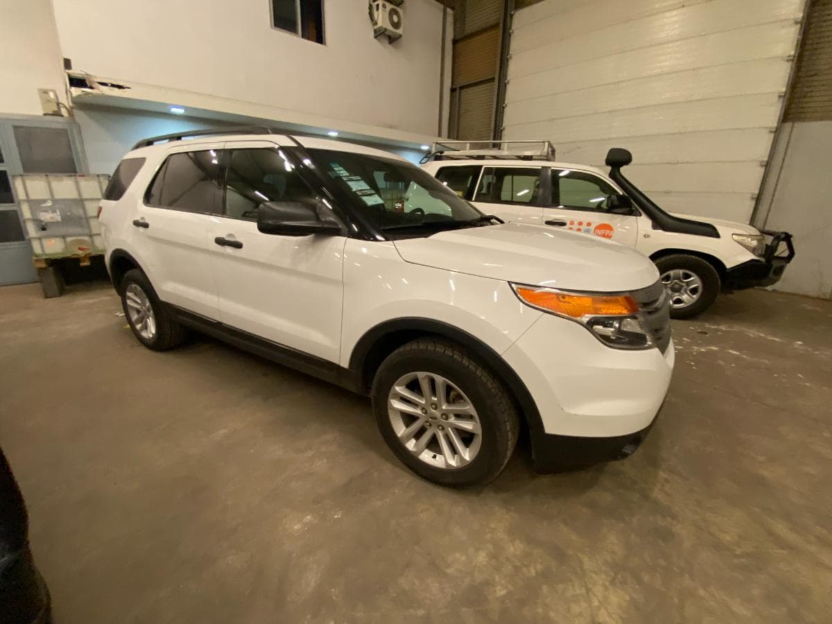 Veículo Ford Explorer · — image 6