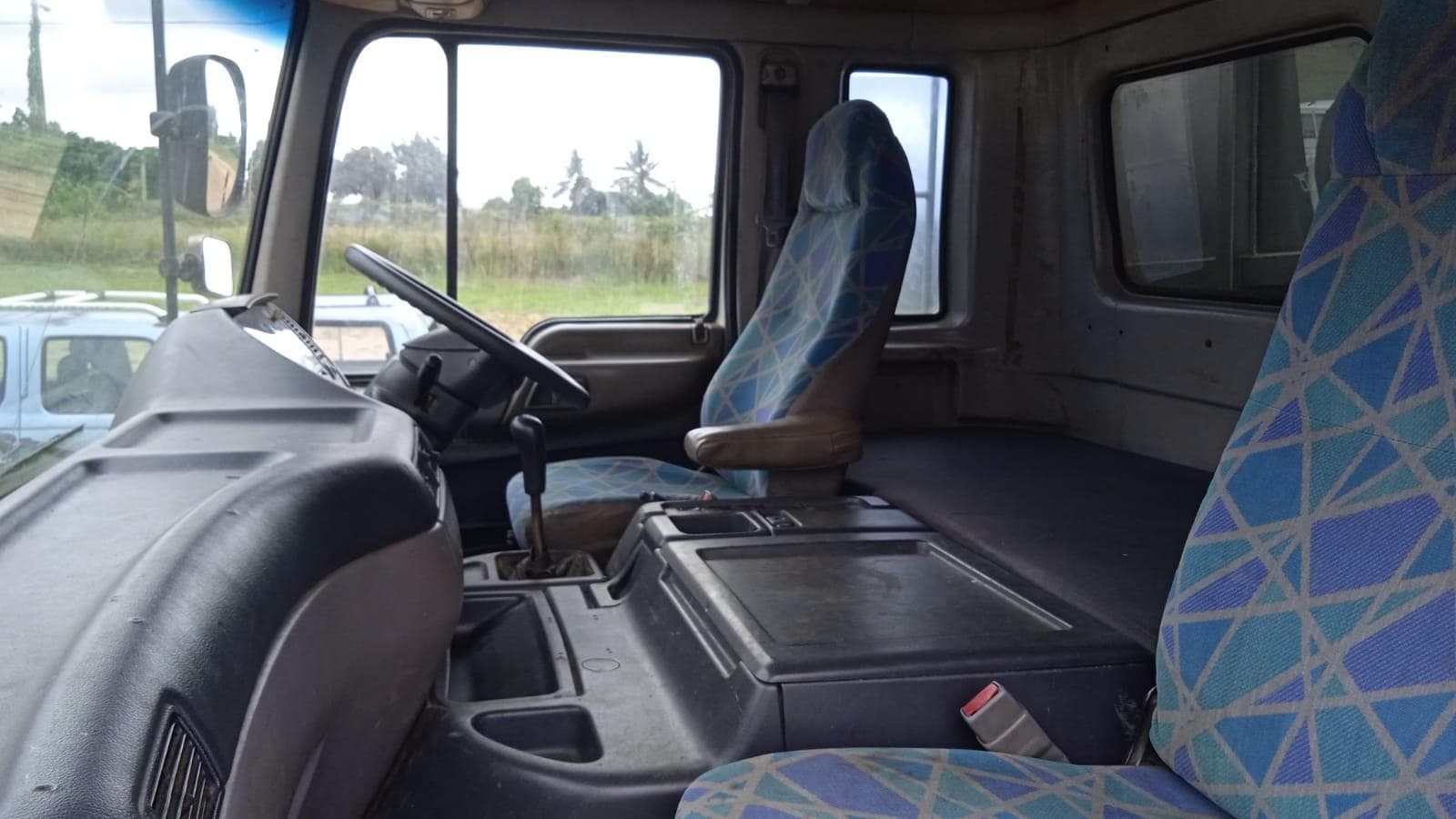 HINO PROFIA · — image 9