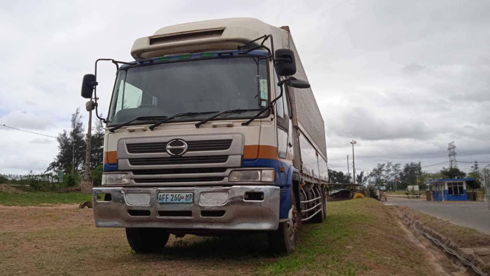 HINO PROFIA ·