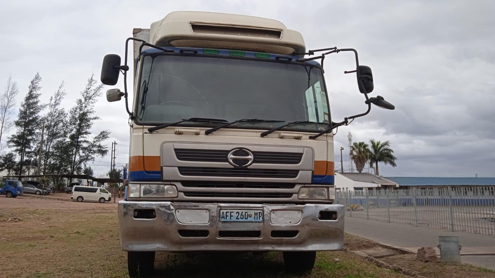 HINO PROFIA · — image 6