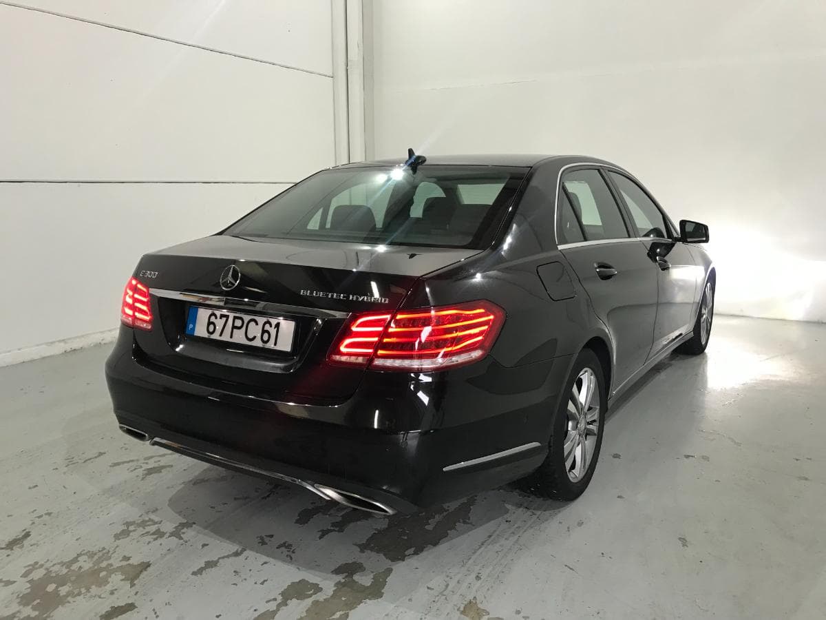 Mercedes-Benz E300 Blue Tec Híbrido 2.2 · Ano 2014 — image 7
